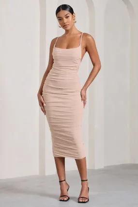 Bree | Robe mi-longue nude moulante en maille froncée à bretelles
