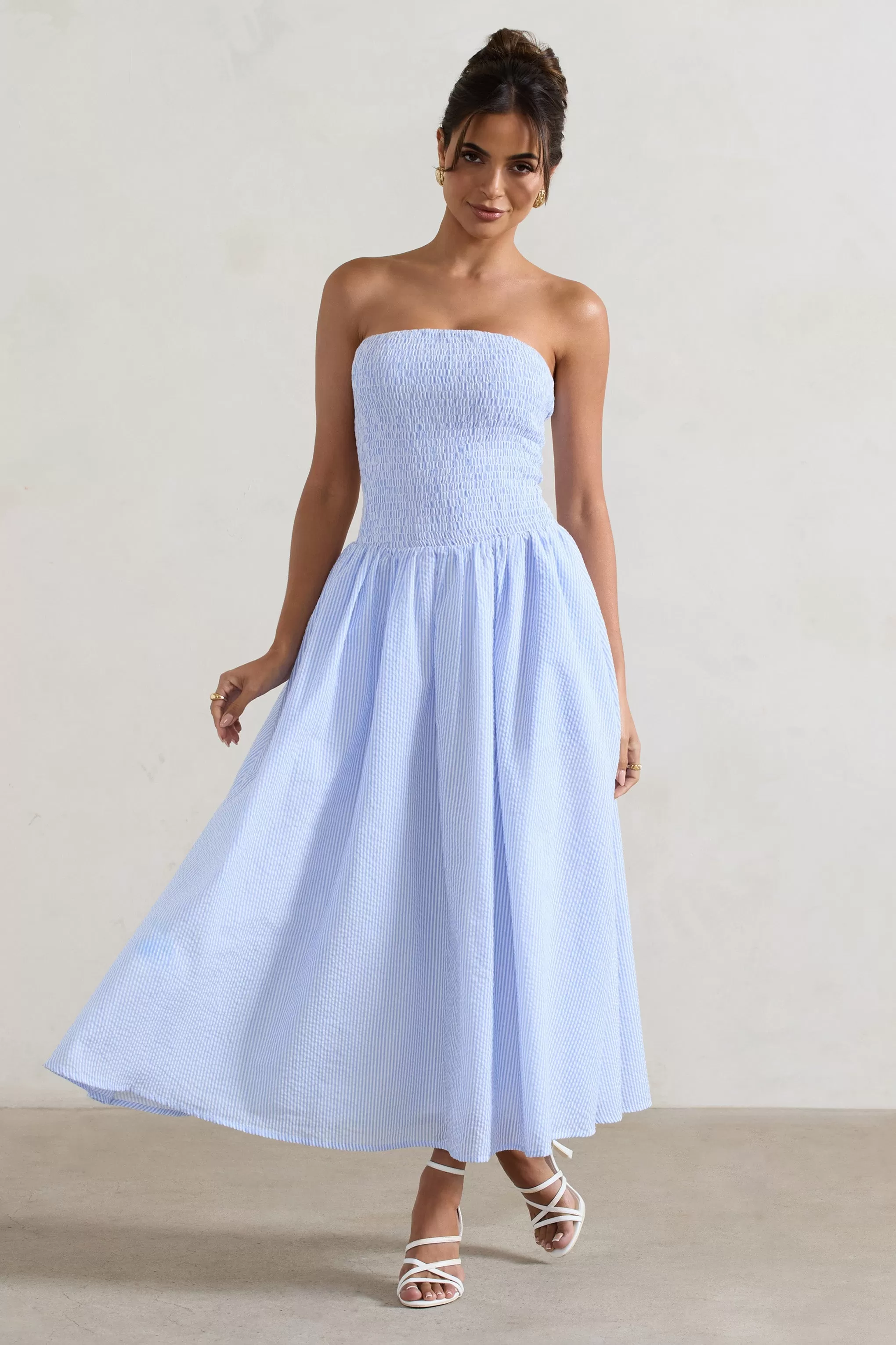 Coastal | Robe mi-longue skater bandeau à rayures bleues et froncée