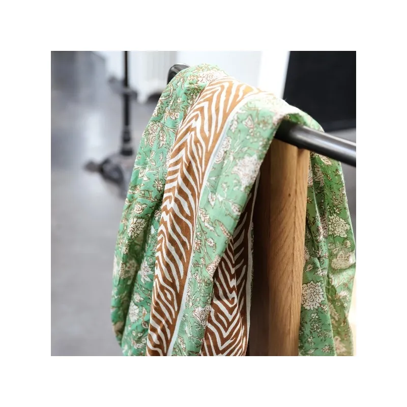 foulard 100% coton, imprimé fleuri, bordure marine, rose, vert, jaune. 