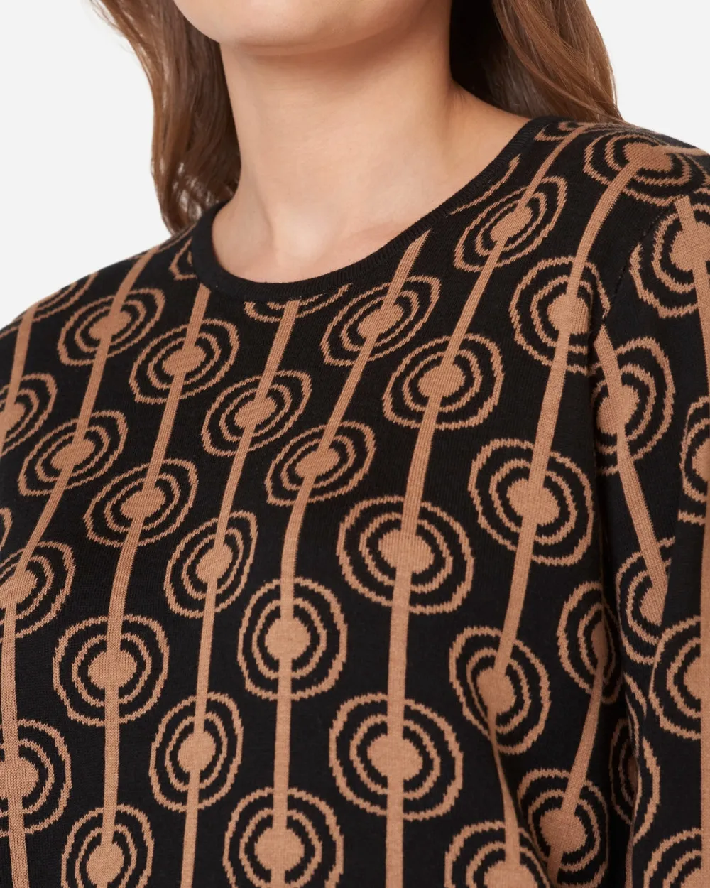 Pull noir col rond