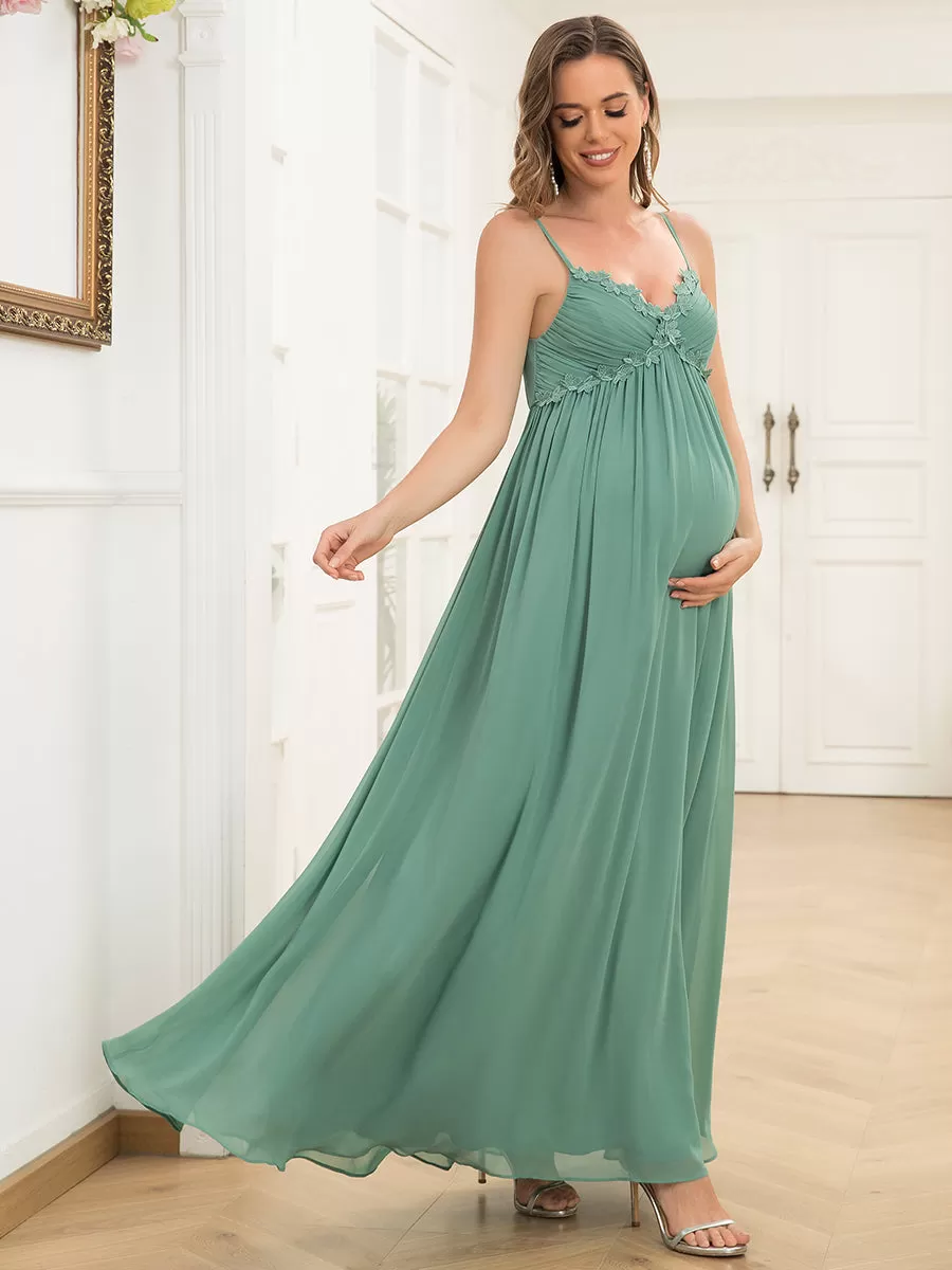 Robe de maternité plissée en mousseline de soie à bretelles fines et encolure en V