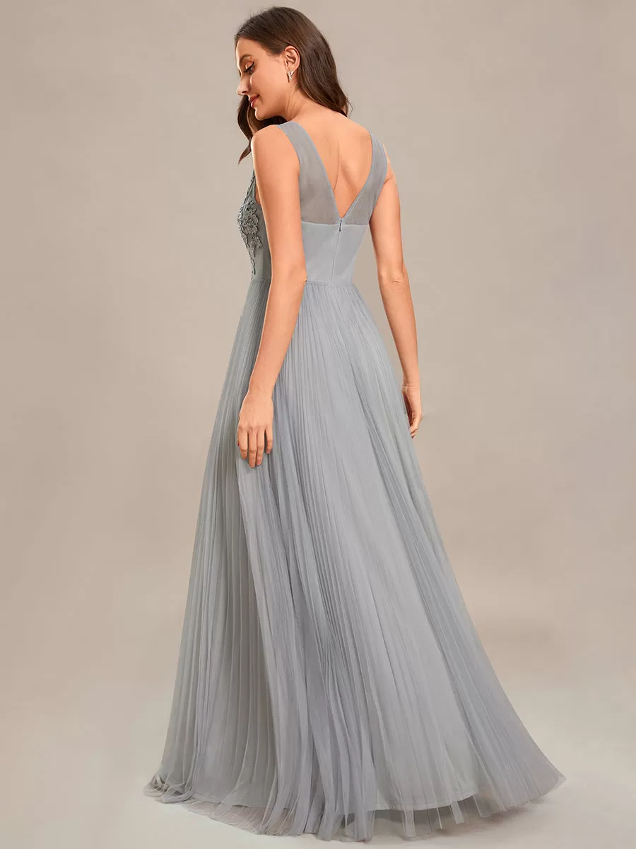 Robe de soirée en tulle trapèze sans manches avec corsage brodé d'appliques exquises