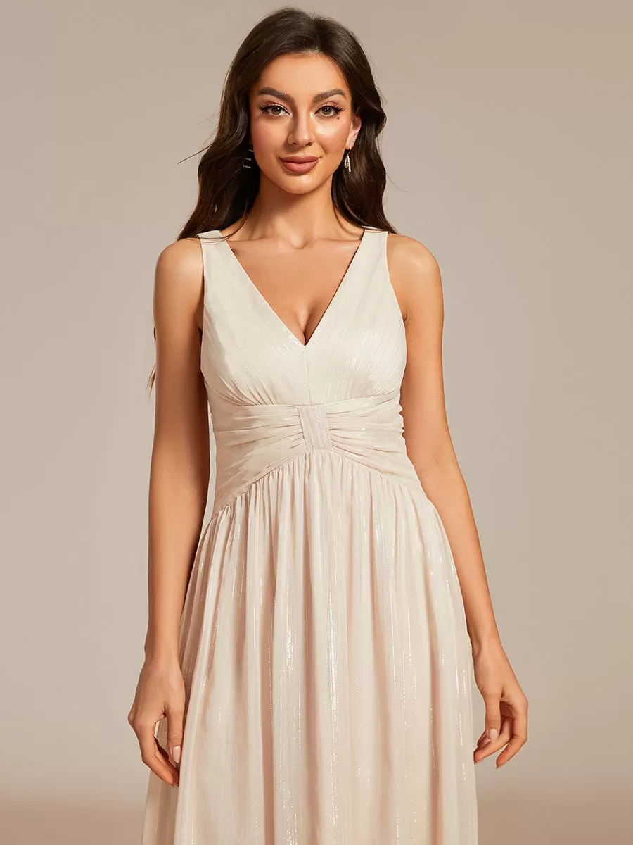 Robe d'invité de mariage plissée sans manches à taille haute et basse à paillettes